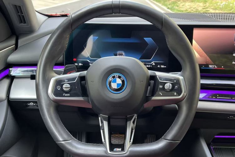 Used BMW i5 2025 eDrive 40L M Sport Package Interior 10
