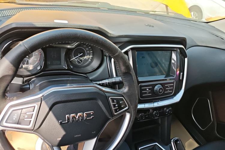 Used JMC Yuhu EV 2022 4x2 LX JX1032PSEF5BEV Center Console