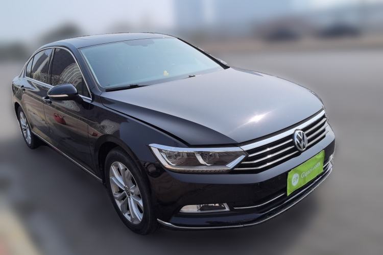 Used Volkswagen Magotan 2018 330TSI DSG Luxury Model Front Right 45 Deg