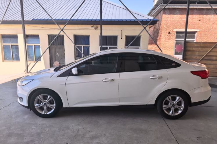 Used Ford Focus 2015 Sedan 1.6L Automatic Comfort Model Exterior 3