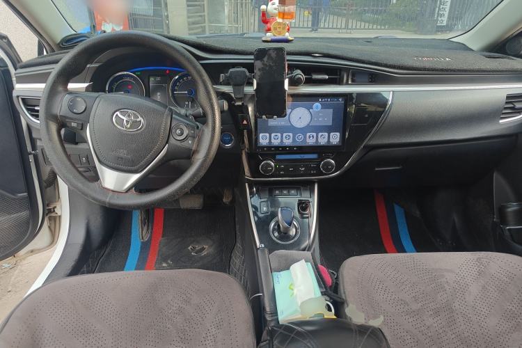 Used Toyota Corolla 2016 Dual-Engine 1.8L E-CVT Leading Edition Center Console