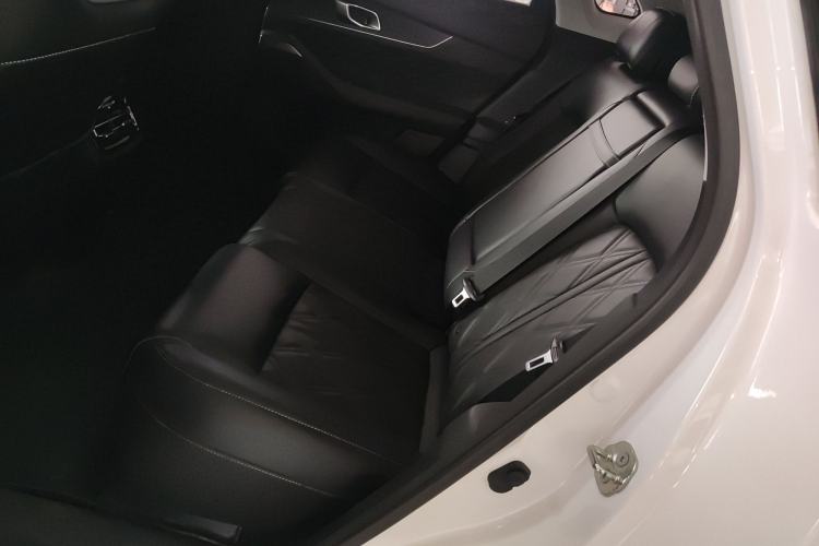 Used CHANGAN UNI-K 2024 2.0T Two-Wheel Drive Global Edition Interior 4