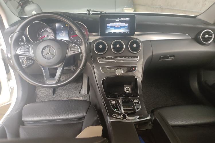 Used Mercedes-Benz C-Class 2017 Facelift C 200 L Sport Edition Center Console