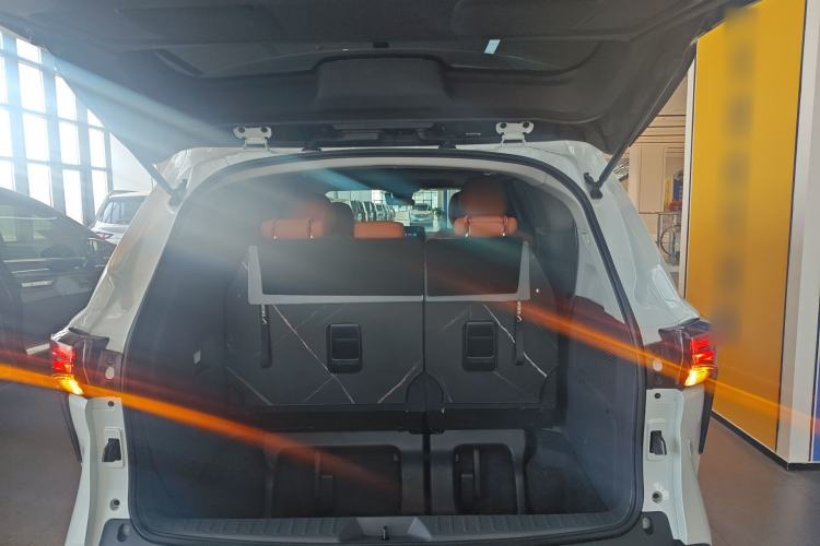 Used Toyota SIENNA 2023 2.5L Hybrid Comfort Edition Trunk