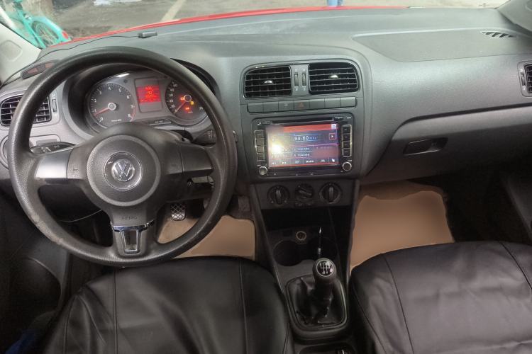 Used Volkswagen Polo 2011 1.4L Manual ZhiLe Edition Center Console