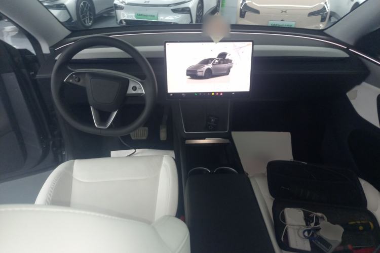 Used Tesla Model Y 2025 Rear-Wheel-Drive Version Center Console