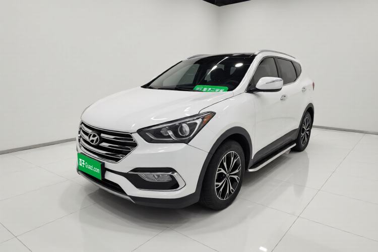 Used Hyundai Santa Fe 2017 2.0T Automatic Two-Wheel Drive Smart Version 7 Seats