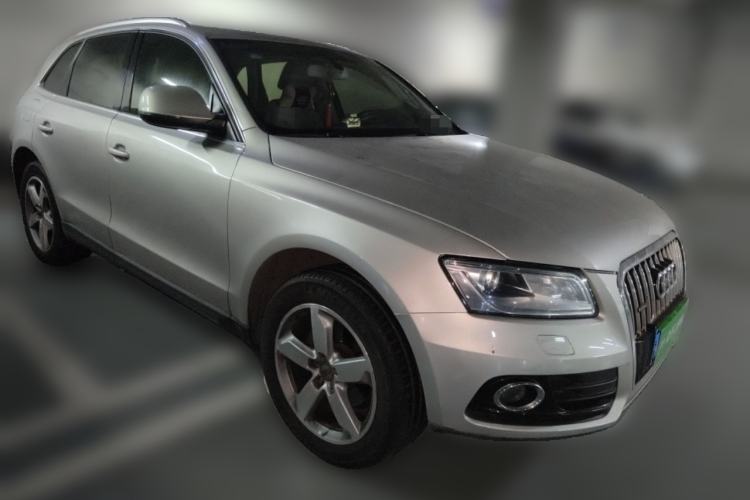 Used Audi Q5 2015 40 TFSI Comfort Model Front Right 45 Deg