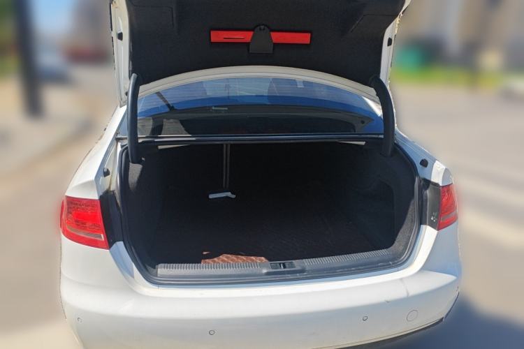 Used Audi A4L 2012 2.0 TFSI automatic standard version Trunk