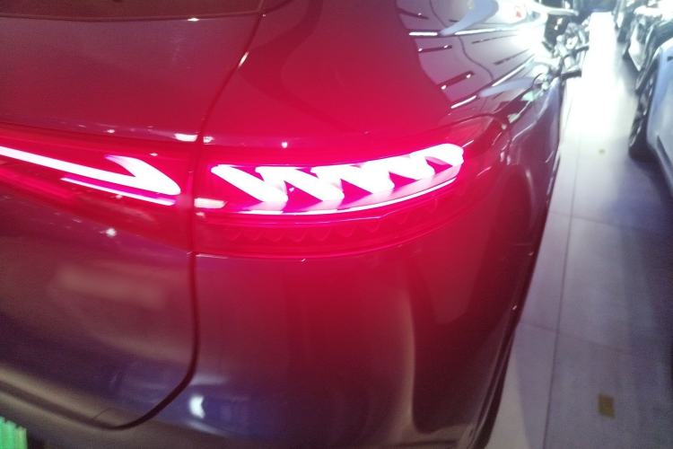 Used Mercedes-Benz EQS SUV 2023 450 4MATIC Pioneer Edition Right Rear Taillight