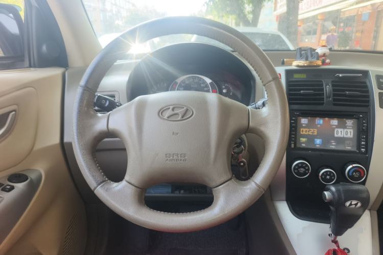 Used Hyundai Tucson 2009 2.0L Automatic Two-Wheel Drive with Sunroof Steering Wheel