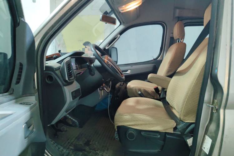 Used SAIC MAXUS Xintu V80 2021 2.0T Manual Classic Aoyuntong 127 PS Mid-axle Mid-roof 6/7/8/9-Seater