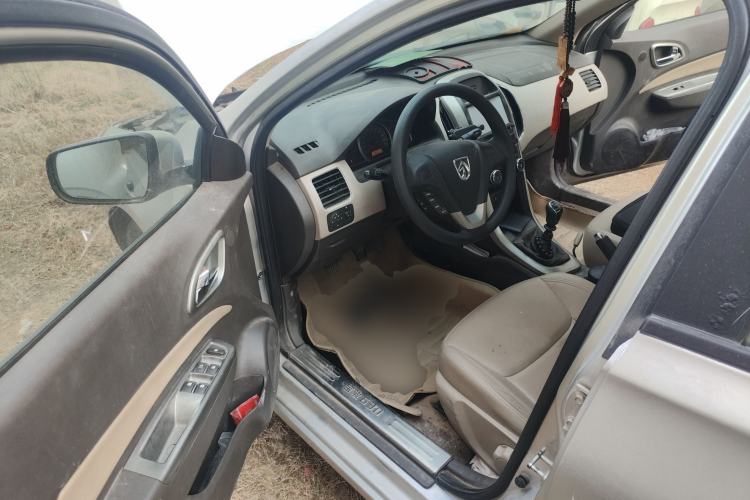 Used Baojun 630 2011 1.5L manual Elite version
