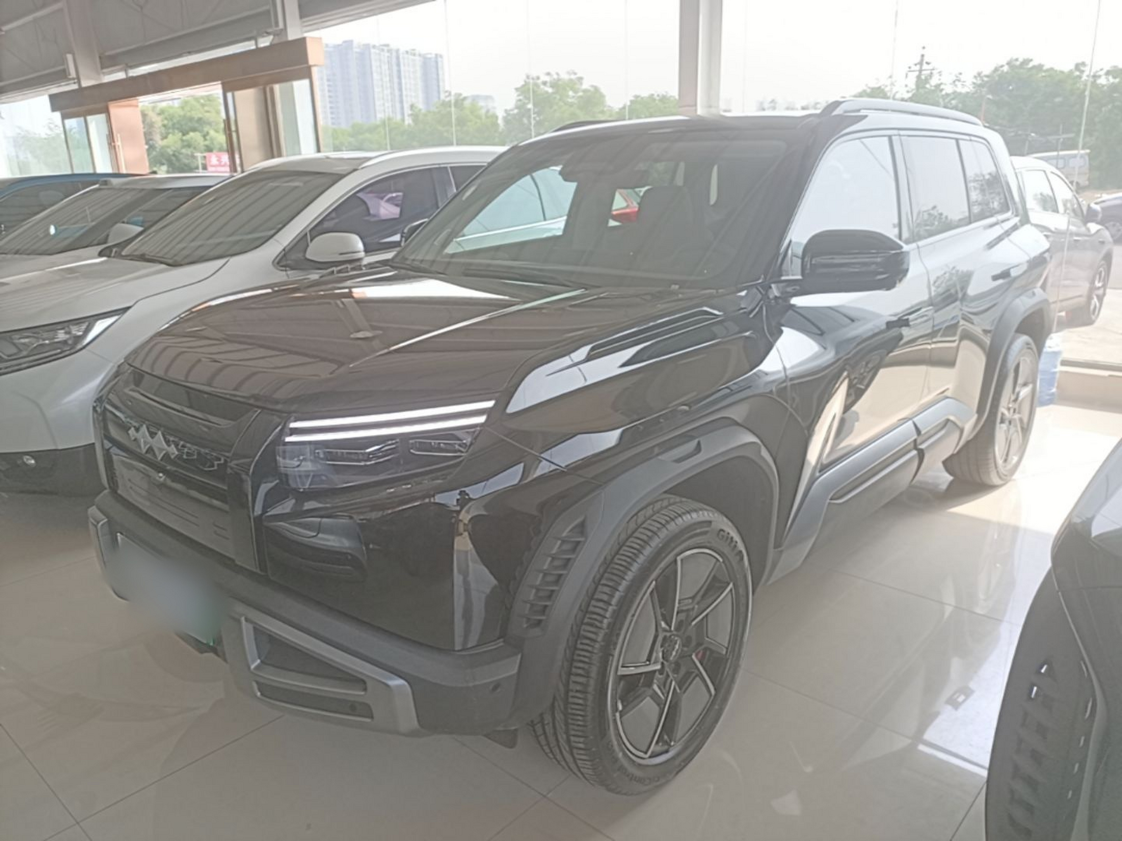 Под передней частью автомобиля