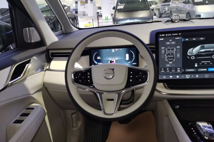 Used Volvo EM90 2025 Ultra Six-Seater