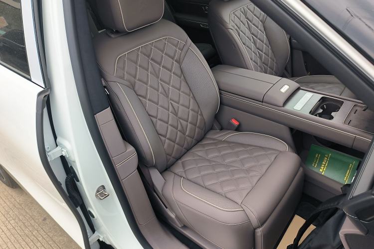 Used Nio ES8 2026 Model 6-seat Executive Luxury Edition Right Front Seat