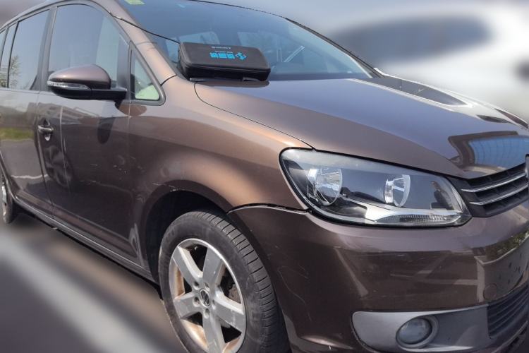 Used Volkswagen Touran 2013 1.4T Manual Fashion Edition 5 Seats Front Right 45 Deg