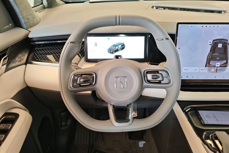 Used Zeekr 009 2024 7-Seater Aisle Version 140 kWh Steering Wheel