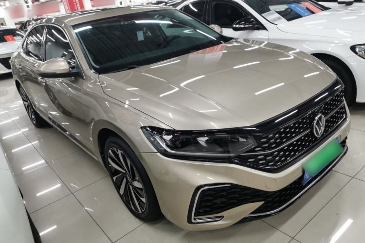 Used Volkswagen Passat 2022 330TSI Starry Elite Edition Front Right 45 Deg