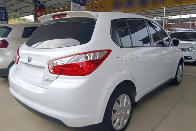 Used Venucia R50 2015 1.6L Manual Fashion Edition
