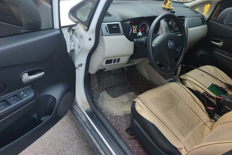 Used Venucia R50 2015 1.6L Automatic Fashion Edition
