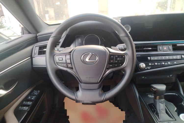Used Lexus ES 2023 200 Excellence Edition
