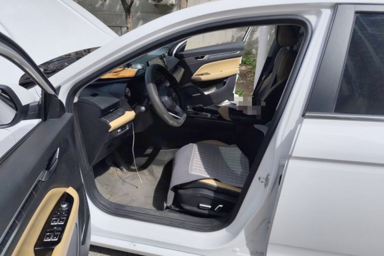 Used Geely Auto Emgrand L HiP 2024 Champion Edition 1.5TD-DHT Pro 100KM Excellence Model
