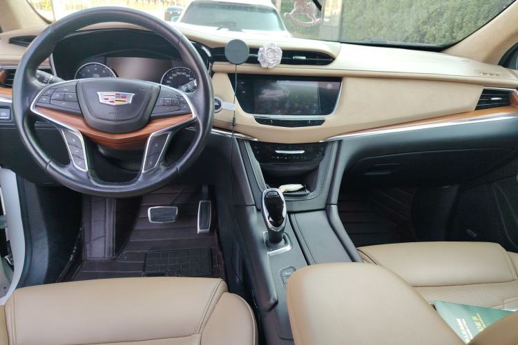 Used Cadillac XT5 2018 28E 4x4 Platinum Edition
