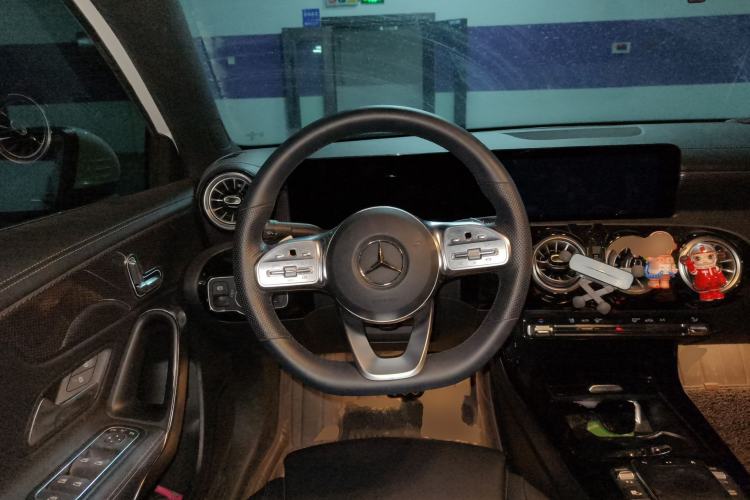 Used Mercedes-Benz A-Class 2022 Second Facelift A 200 L Sport Sedan Fashion Version Steering Wheel