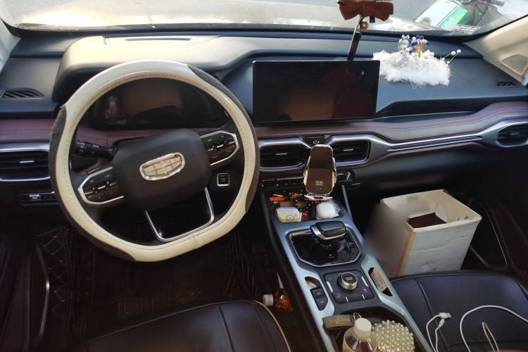 Used Geely Auto Haoyue 2022 1.8TD DCT Luxury 7-Seater Center Console