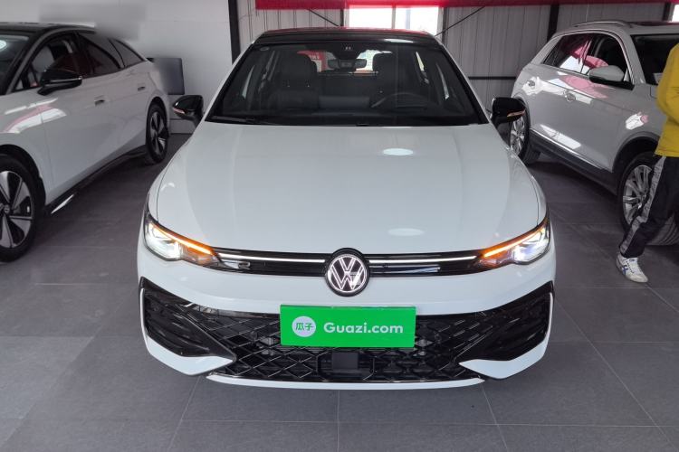 Used Volkswagen Golf 2025 300TSI R-Line
