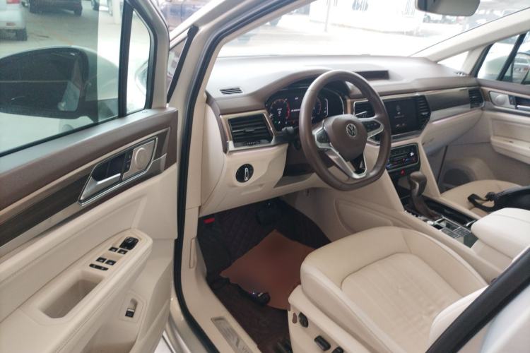 Used Volkswagen Viloran 2020 330TSI Luxury Edition Driver Seat