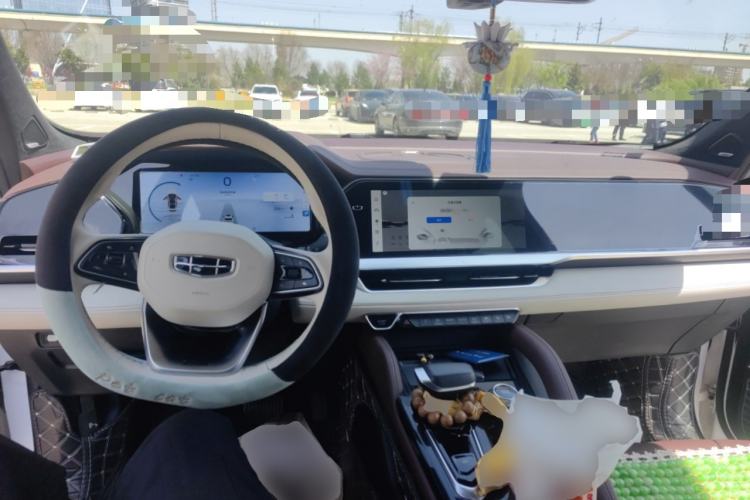 Used Geely Auto Monjaro L 2021 2.0TD High-Power Automatic All-Wheel-Drive Flagship Version Center Console