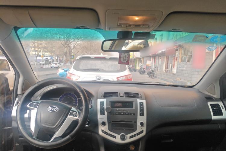 Used BYD S6 2013 Platinum Edition 2.0L Manual Luxury Model
