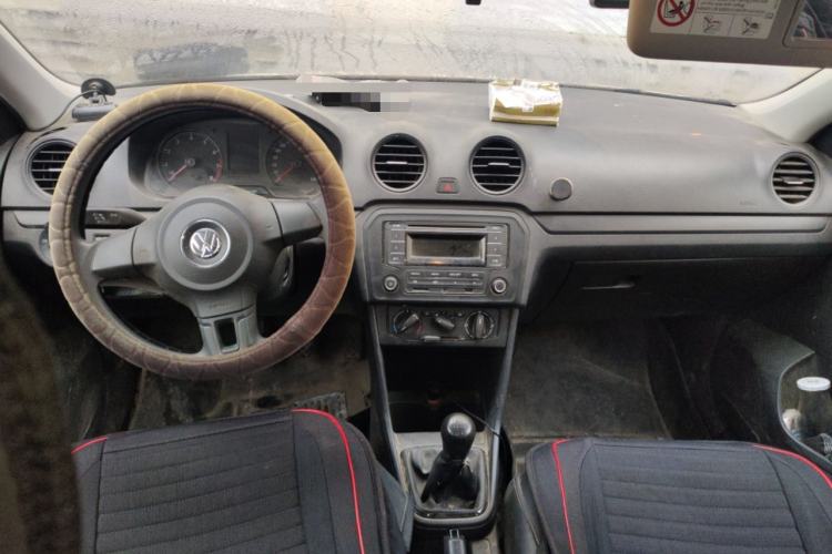 Used Volkswagen Jetta 2015 Value Edition 1.6L Manual Fashionable Style Center Console