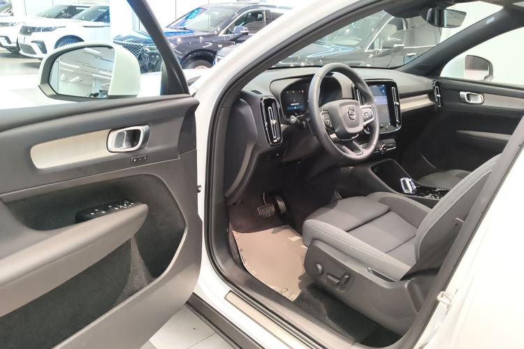 Used Volvo XC40 2025 B3 Smart & Luxurious Edition
