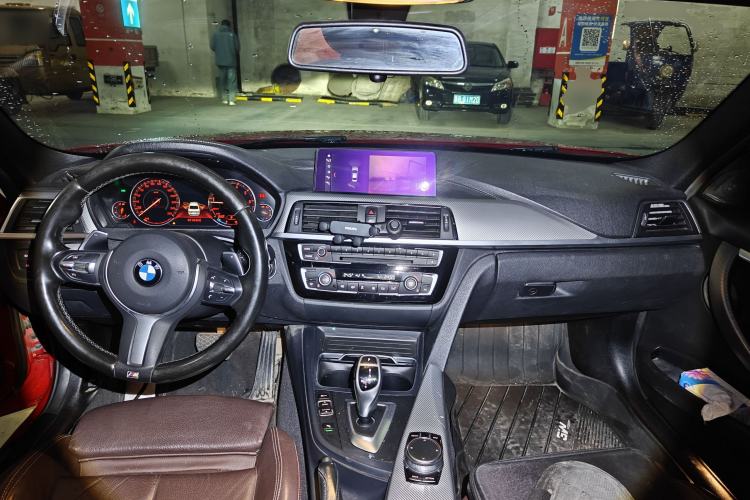 Used BMW 3 Series 2019 320i M Sport Night Edition Center Console