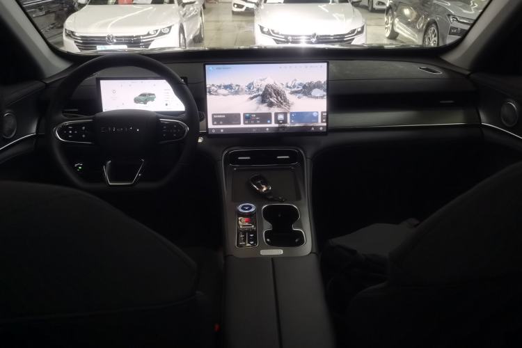 Used Chery Tiggo 8 PLUS 2025 Model 290TGDI DCT Chufeng Edition—5 Seaters
