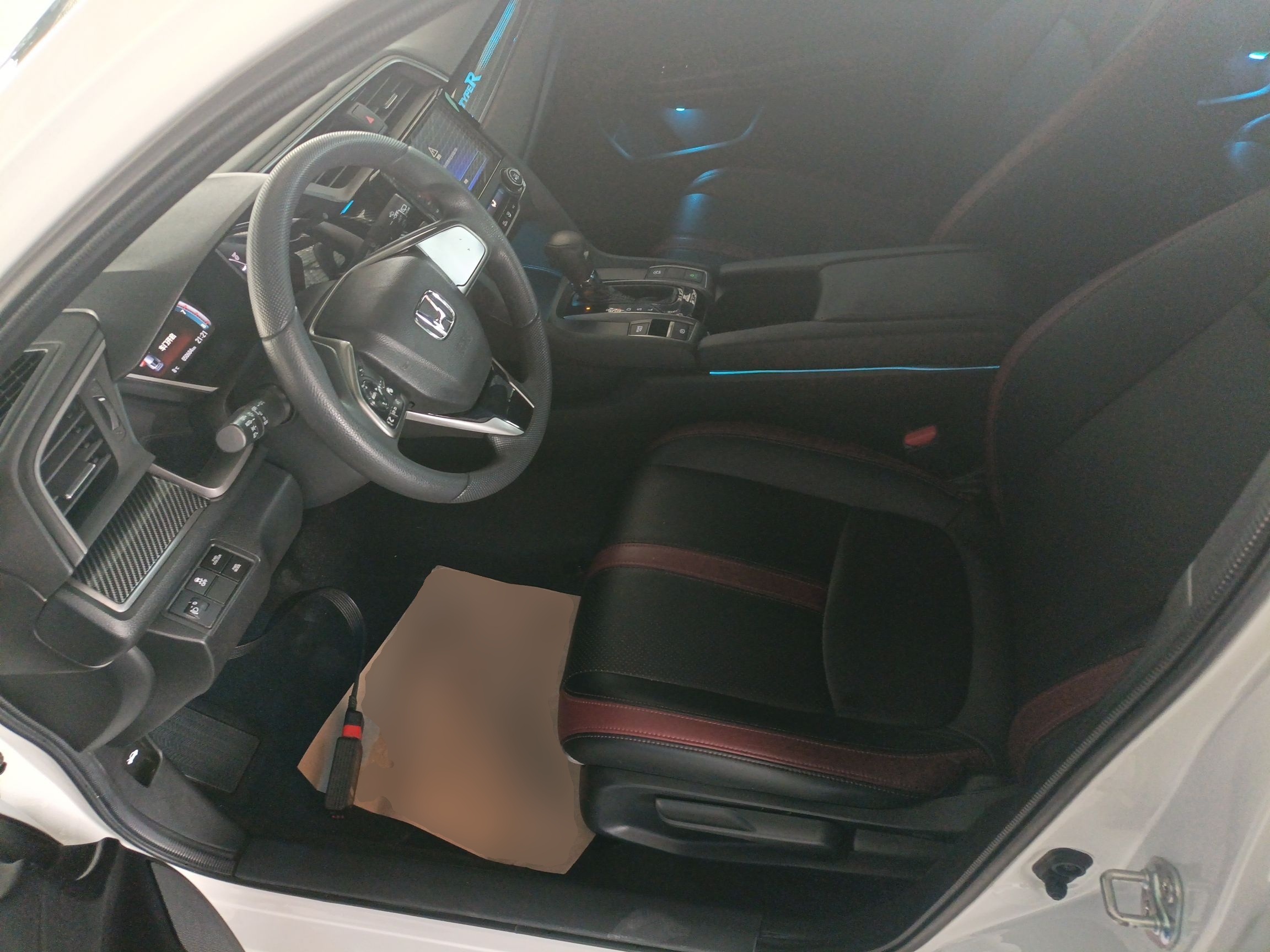 المقاعد الأمامية داخل السيارة