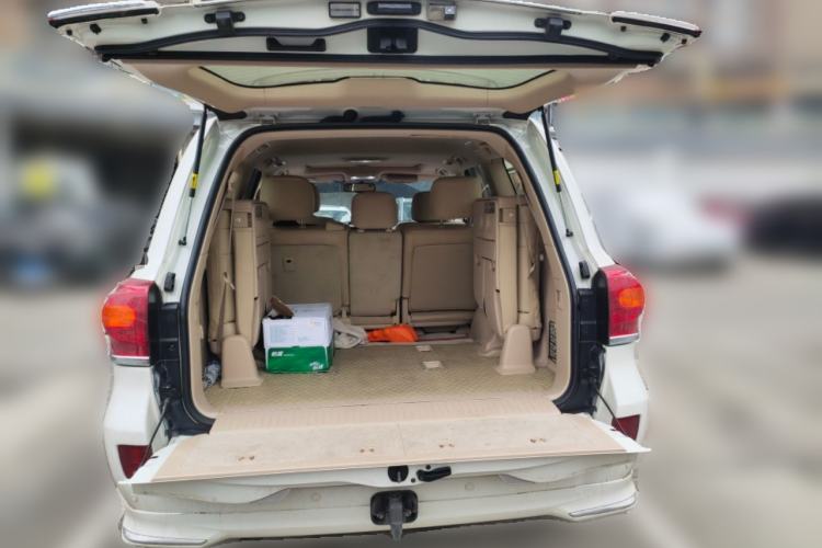 Used Toyota Land Cruiser 2015 4.0L V6 Middle East Limited Edition Trunk