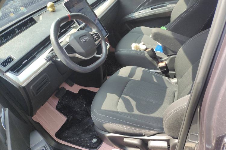 Used NETA V 2021 Standard Range Entertainment Version – Upgraded Model Left Front Seat