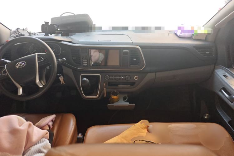 Used SAIC MAXUS Xintu V80 2021 2.0T Manual Classic Aoyuntong 127 PS Mid-axle Mid-roof 6/7/8/9-Seater Center Console