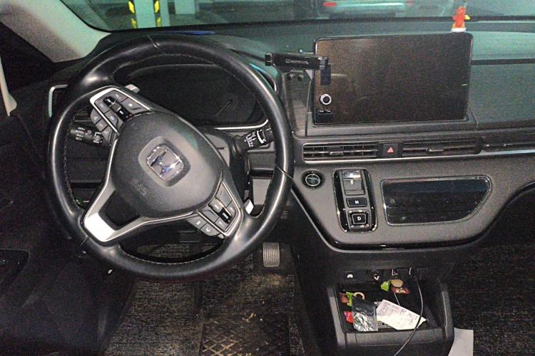 Used Honda Elysion 2022 2.0L eHEV Luxury First Edition Center Console