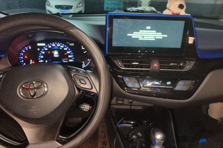 Used Toyota C-HR 2023 2.0L Luxury Edition Center Console