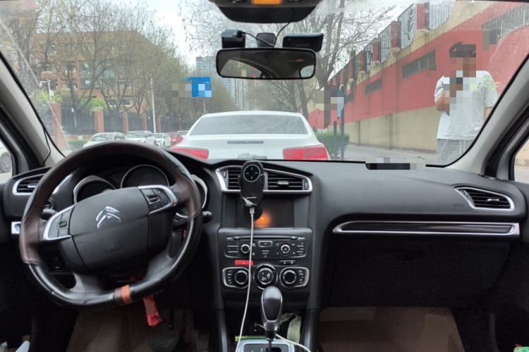 Used Citroen C4L 2013 1.8L Automatic Jingzhi Edition Center Console