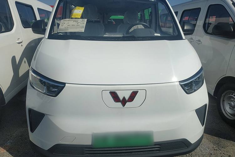 Used Wuling Yangguang 2024 300KM Comfort Version Passenger Van 75kW