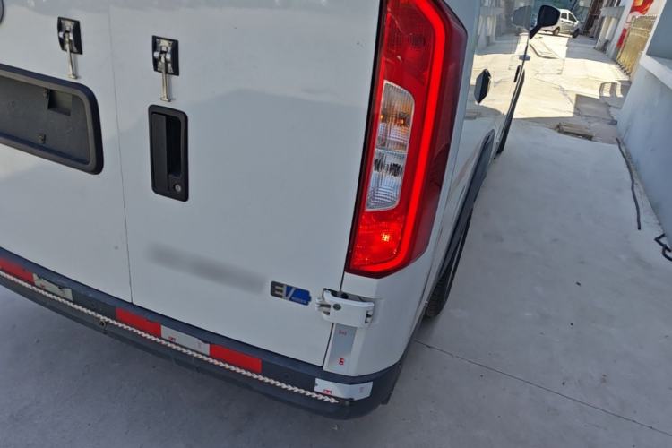 Used Foton Qianduoduo 2024 Box-Type Van Flat Roof 2 Seats CATL 41.86 kWh
