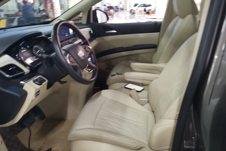 Used Buick GL8 2023 Facelifted Land Cruiser Executive Luxury Version