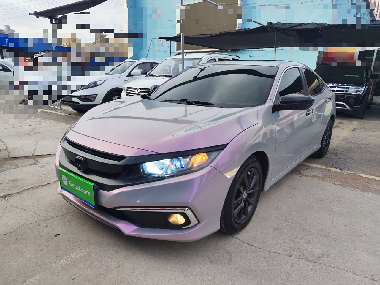 تحت مقدمة السيارة