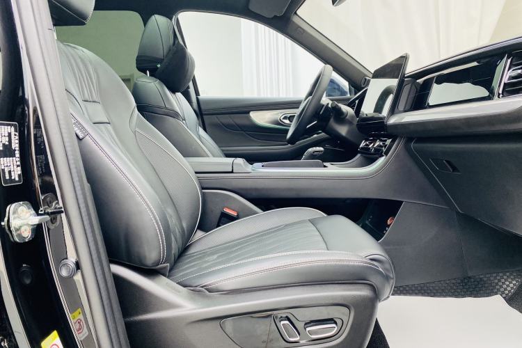 Used GAC Trumpchi GS8 2024 Linghang Series 2.0 TGDI Two-Wheel Drive Luxury Smart Connectivity Version Interior 3